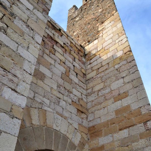 Montblanc.- Portal del Castlà, era la porta que utilitzaven els comtes-reis de la Corona d’Aragó per entrar a la ciutat (3/2014)