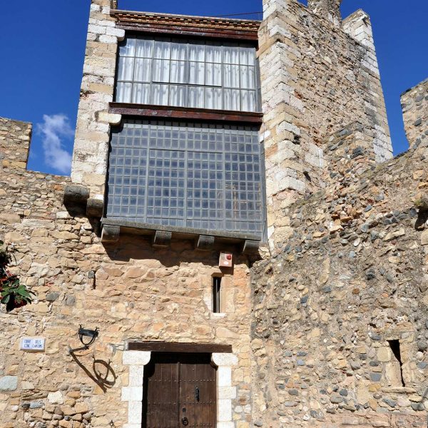 Montblanc.-Torre dels Cinc Cantons, representativa de la seva base pentagonal (3/2014)