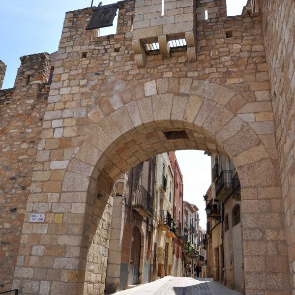 Montblanc.- Portal de Sant Antoni obert al camí de Lleida (4/2014)