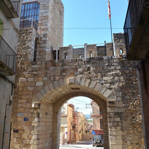 Montblanc.- Portal de Sant Antoni obert al camí de Lleida (4/2014)