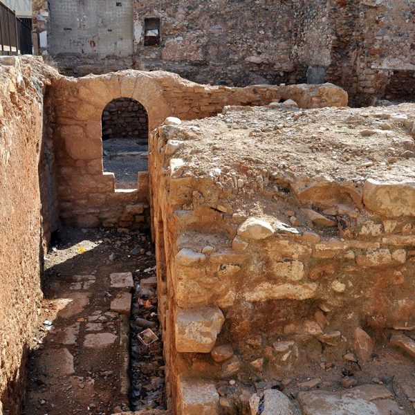 Montblanc.- Restes de l'Antiga font de la Vila de Montblanc (4/2014)