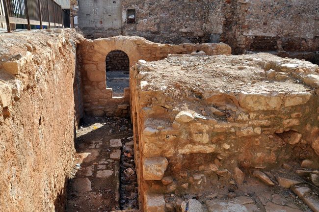 Montblanc.- Restes de l'Antiga font de la Vila de Montblanc (4/2014)