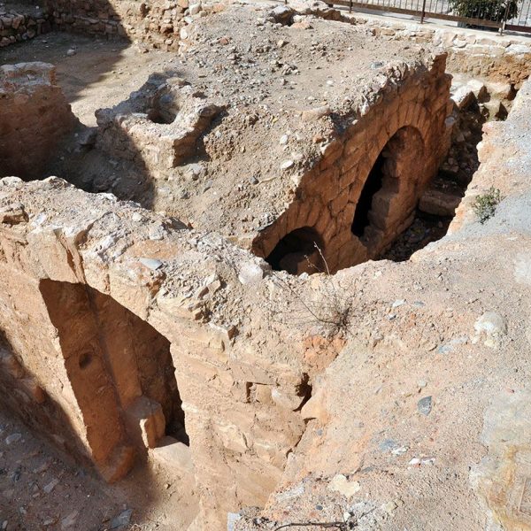 Montblanc.- Restes de l'Antiga font de la Vila de Montblanc (4/2014)