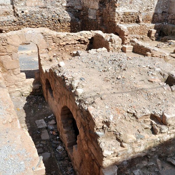 Montblanc.- Restes de l'Antiga font de la Vila de Montblanc (4/2014)