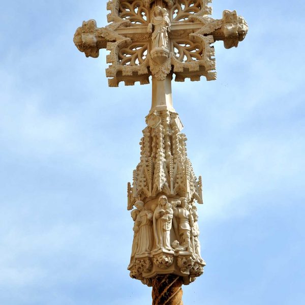 Montblanc.- Reproducció Creu de terme gòtica de Santa Maria, S. XIV, parcialment destruïda durant la guerra del Segadors (3/2014)