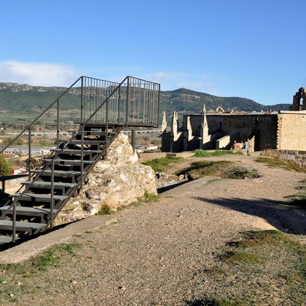 Montblanc.- Tossal ibèric del Pla de Santa Bàrbara ocupat per la tribu dels Cossetans entre el S. IV a II aC. format per petites cases i sitges (3/2014)