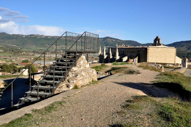 Montblanc.- Tossal ibèric del Pla de Santa Bàrbara ocupat per la tribu dels Cossetans entre el S. IV a II aC. format per petites cases i sitges (3/2014)