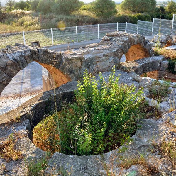Montblanc.- Molí de les Voltes – Mur de la bassa i assentaments dels molins moguts per força hidràulica (6/2015)