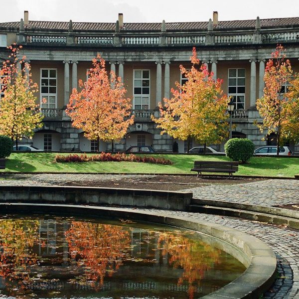 Olot.- Plaça Manel Malagrida (11/2001)