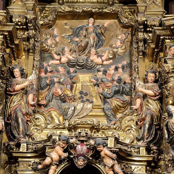 Olot.- Església neoclàssica de Sant Esteve, S. XVIII. Detall del retaule del Roser de fusta tallada i policromada de Pau Costa anys 1704/1707 (12/2016)