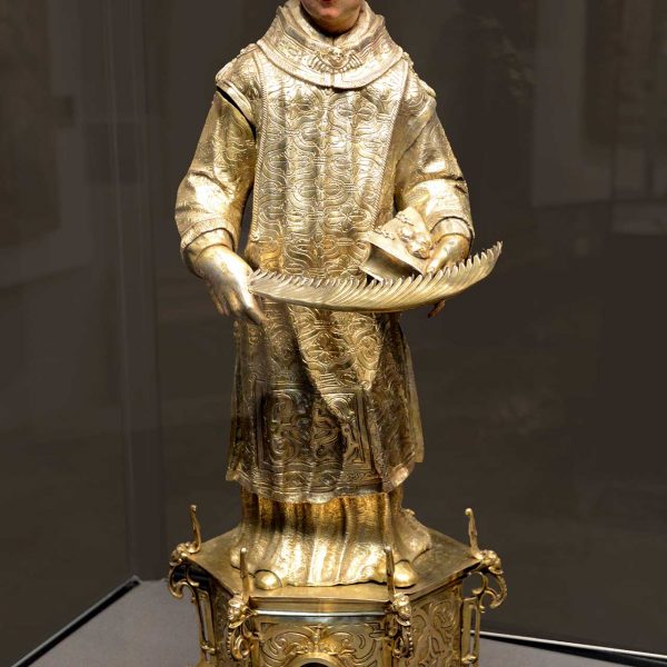 Olot.- Església neoclàssica de Sant Esteve, S. XVIII. Museu parroquial - Reliquiari de Sant Esteve S. XVII/XVIII (12/2016)