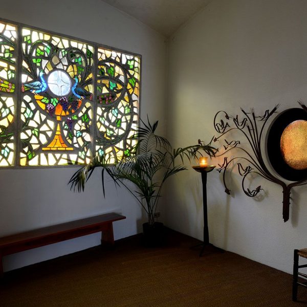 Olot.- Església de Sant Pere Màrtir. Consta d'una sola nau de pla inclinat. Vista de la capella del Santíssim (1/2018)