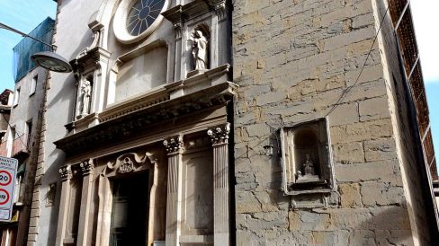 Olot.- Santuari del Tura. Citada en el 872 l'estil actual correspon al barroc classicista. La façana es de J. Danés del 1928 (1/2017)