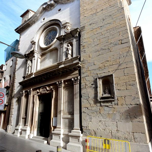 Olot.- Santuari del Tura. Citada en el 872 l'estil actual correspon al barroc classicista. La façana es de J. Danés del 1928 (1/2017)