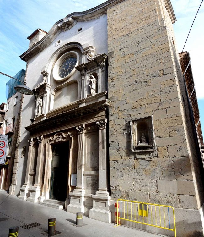 Olot.- Santuari del Tura. Citada en el 872 l'estil actual correspon al barroc classicista. La façana es de J. Danés del 1928 (1/2017)