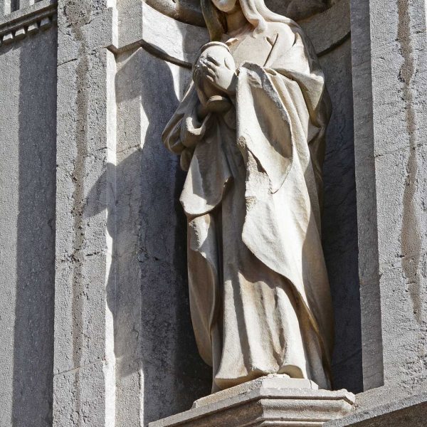 Olot.- Santuari del Tura. Citada en el 872 l'estil actual correspon al barroc classicista. La façana es de J. Danés del 1928 (1/2017)