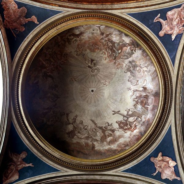 Olot.- Santuari del Tura. Citada en el 872 l'estil actual correspon al barroc classicista. Vista de de l'interior de la cúpula (3/2017)