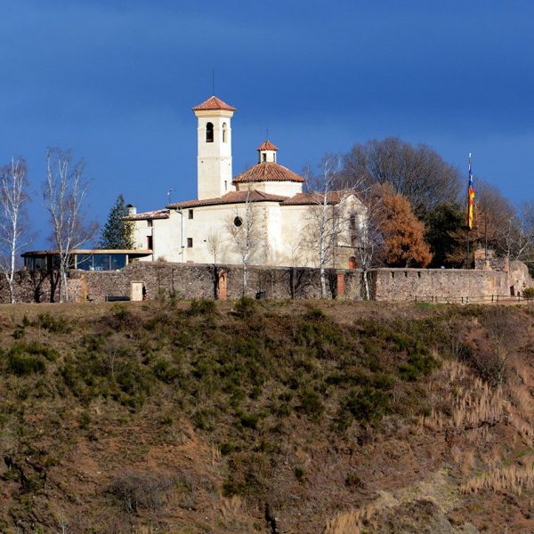 Olot.- Capella de Sant Francesc, construïda per Gabriel Galan en virtut de la guarició de la pesta dels anys 1629-30. Fou reedificada l'any 1817 (12/2017)