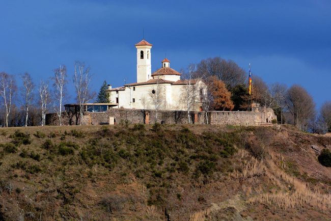 Olot.- Capella de Sant Francesc, construïda per Gabriel Galan en virtut de la guarició de la pesta dels anys 1629-30. Fou reedificada l'any 1817 (12/2017)