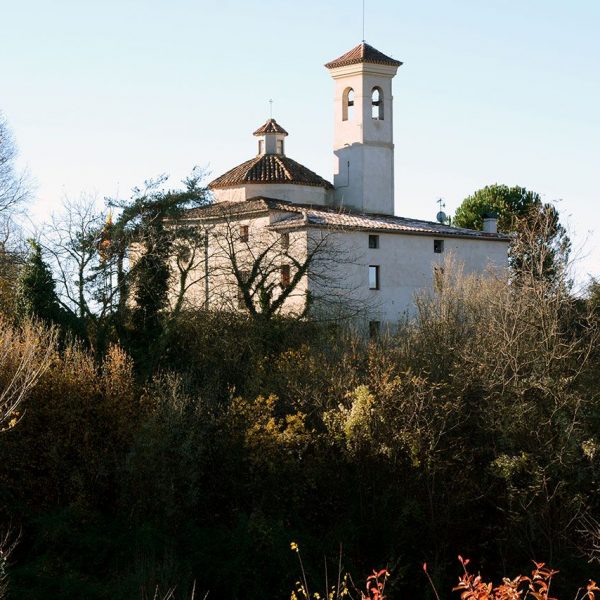 Olot.- Capella de Sant Francesc, construïda per Gabriel Galan en virtut de la guarició de la pesta dels anys 1629-30. Fou reedificada l'any 1817 (12/2016)