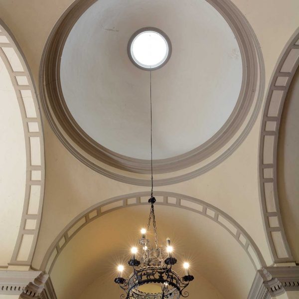 Olot.- Capella de Sant Francesc del S XVII. Consta d'una sola nau. Vista de la cúpula al creuer 10/2017)