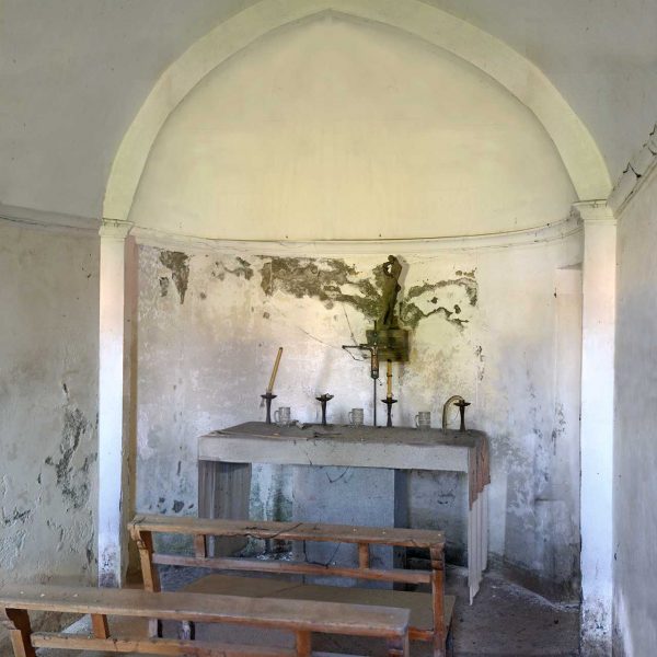 Olot.- Capella de Sant Martirià. Situada a la rotonda de Santa Pau. Vista de l'interior de la nau (6/2017)