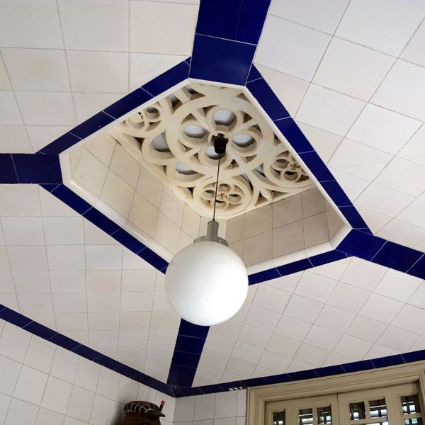 Olot.- Torre Malagrida d'estil eclèctic dels anys 1920/22. Sostre de la cuina (6/2017)