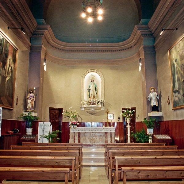 Olot.-Capella de l'antic Hospici del S. XVIII en una fotografia de l'any 1996