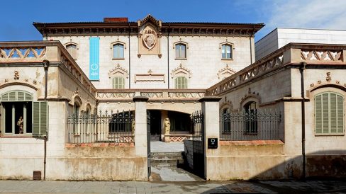 Olot.- Museu dels Sants, era la fàbrica i casa de Marian Vayreda de l'any 1890. Dona a conèixer la producció de la imatgeria religiosa olotina (6/2017)