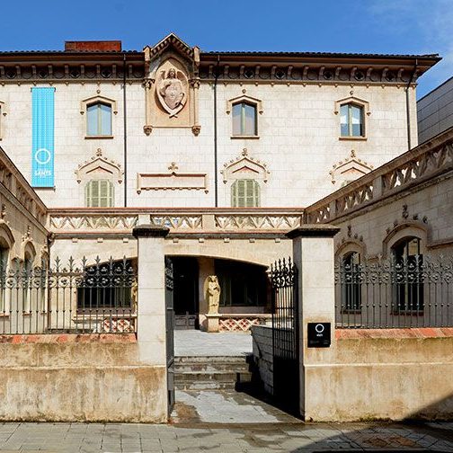 Olot.- Museu dels Sants, era la fàbrica i casa de Marian Vayreda de l'any 1890. Dona a conèixer la producció de la imatgeria religiosa olotina (6/2017)