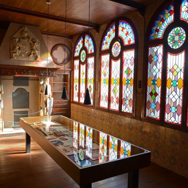 Olot.- Museu dels Sants. Casa de Marian Vayreda dins el conjunt de la fàbrica "El Arte Cristiano" i vivenda particular (1/2017)