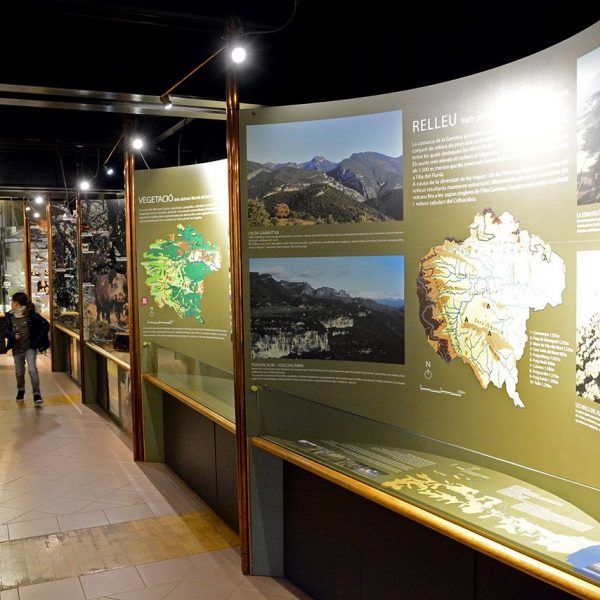 Olot.- Museu dels Volcans (Torre Castanys). Sales on es divulguen els fenòmens sísmics, vulcanològics i ecosistemes de la comarca (12/2016)