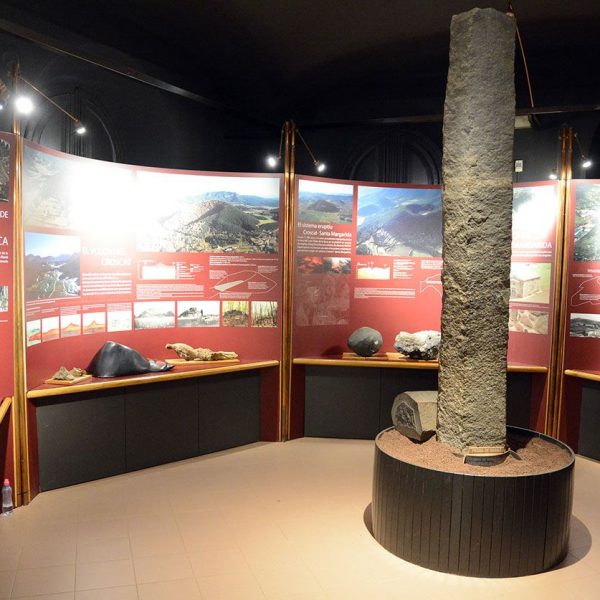 Olot.- Museu dels Volcans (Torre Castanys). Sales on es divulguen els fenòmens sísmics, vulcanològics i ecosistemes de la comarca (12/2016)