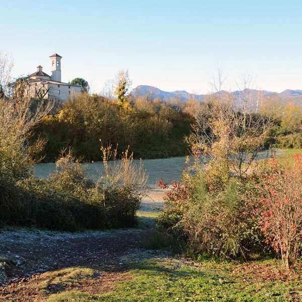 Olot.- Volcà Montsacopa, es l'ùltim creat a Olot i el seu cràter es rodó. En el S. XVII es va construïr l'ermita de Sant Francesc (1/2017)