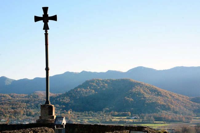 Olot.- Volcà Biseroques. Va tenir dues etapes eruptives i en el segon li va quedar el cràter en forma de ferradura. (12/2016)