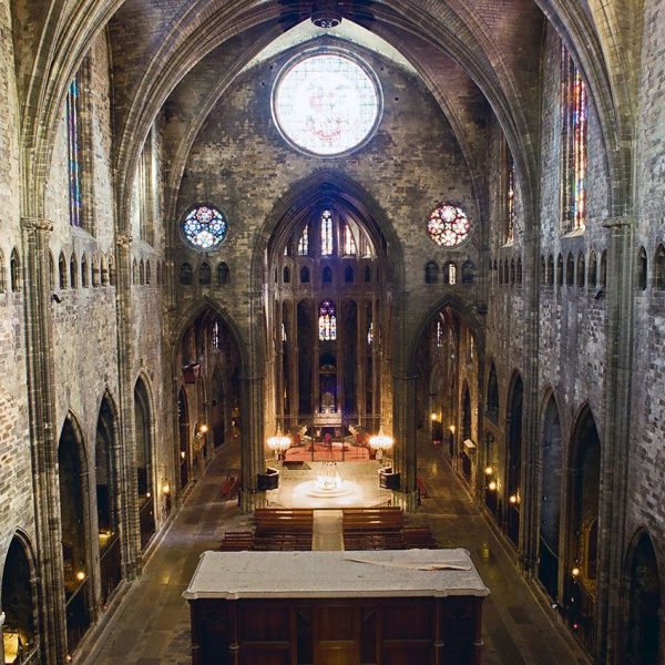 Girona.- Catedral de Santa Maria. Vista general de l’interior caracteritzada per tenir una amplada només superada per la de Sant Pere del Vaticà (11/2002)