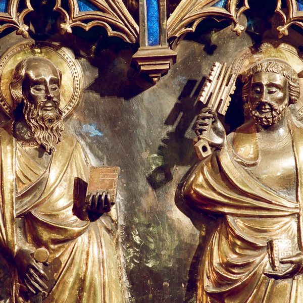 Girona.- Catedral de Santa Maria. Retaule gòtic d’argent repussat de tres cossos amb varies escenes que van de l’Anunciació fins la Resurrecció (11/2002)