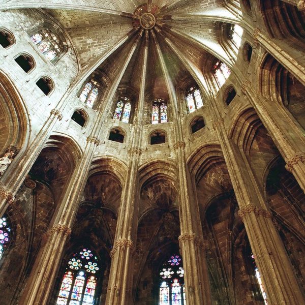Girona.- Catedral de Santa Maria. Coberta de la capçalera i deambulatori de tres naus (11/2002)