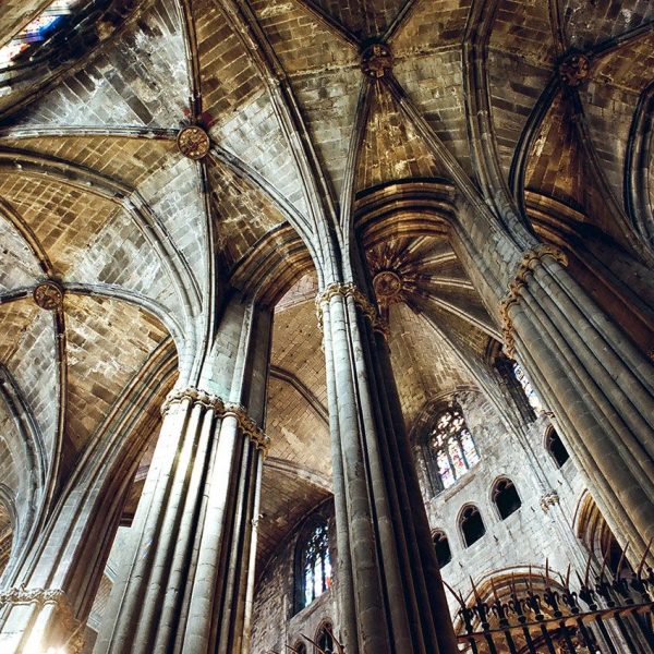 Girona.- Catedral de Santa Maria. Coberta de la capçalera i deambulatori de tres naus (11/2002)