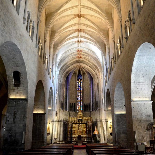 Girona.- Església gòtica de Sant Feliu, S. XIV de planta basilical construïda a partir de 1313. El 1326 s’acabà la coberta de la nau (6/2018)