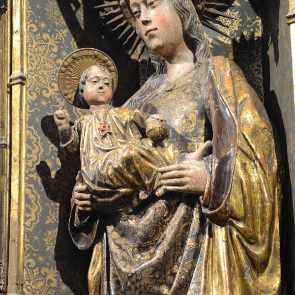 Girona.- Església gòtica de Sant Feliu, S. XIV. Mare de Déu gòtica que presideix l’Altar Major obra de Joan Dartrica del 1504 (6/2018)