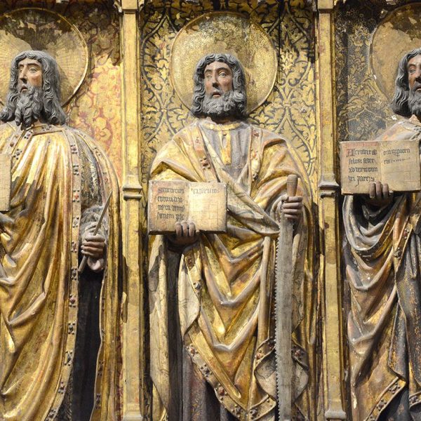 Girona.- Església gòtica de Sant Feliu, S. XIV. Grup de tres apòstols del retaule Major recuperats del retaule de Sant Feliu que fou desmuntat l’any 1936 (6/2018)