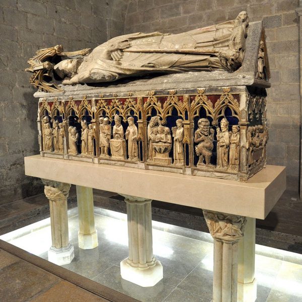 Girona.- Església gòtica de Sant Feliu, S. XIV. Sepulcre gòtic d’alabastre de Sant Narcís de Joan de Tournat del 1328 (11/2013)