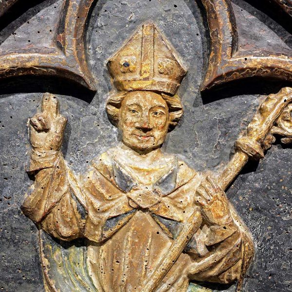 Girona.- Església gòtica de Sant Feliu, S. XIV. Detall de les figures de la tapa del sepulcre de Sant Narcís, S. XIV (Museu d’Art de Girona) (1/2017)