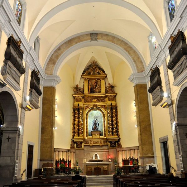 Girona.- Església barroca del convent del Carme del 1726. Consta d’una sola nau amb capelles laterals coberta amb volta de canó (12/2013)