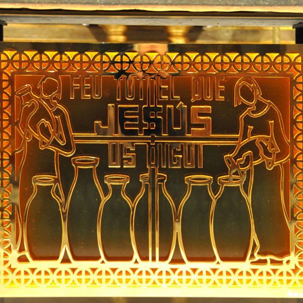 Girona.- Església barroca del convent del Carme del 1726. Frontal d’altar de la Capella del Santíssim amb la llegenda “Feu tot el que Jesús us digui” (12/2013)