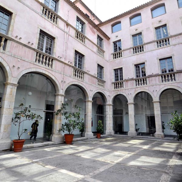 Girona.- Convent del Carme del 1691 amb el claustre inacabat i abandonat desprès de l’exclaustració del 1835. Va ser ocupat per la Diputació el 1958 (2/2014)