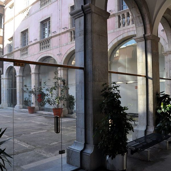 Girona.- Convent del Carme del 1691 amb el claustre inacabat i abandonat desprès de l’exclaustració del 1835. Va ser ocupat per la Diputació el 1958 (2/2014)