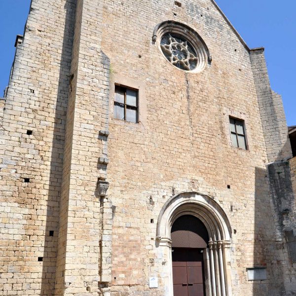 Girona.- Església del Convent de Sant Domènec, d’estil gòtic/barroc del 1339. La porta es d’arc de mig punt i arquivoltes en degradació (5/2014)