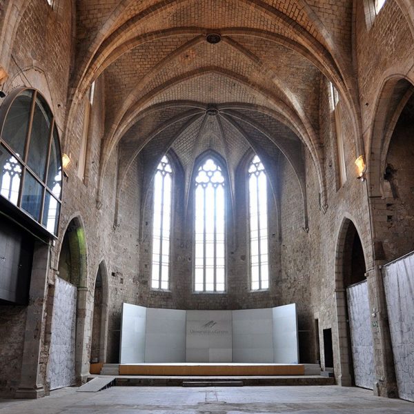 Girona.- Església del Convent de Sant Domènec, d’estil gòtic/barroc del 1339. Consta d’una sola nau amb capelles laterals (12/2013)